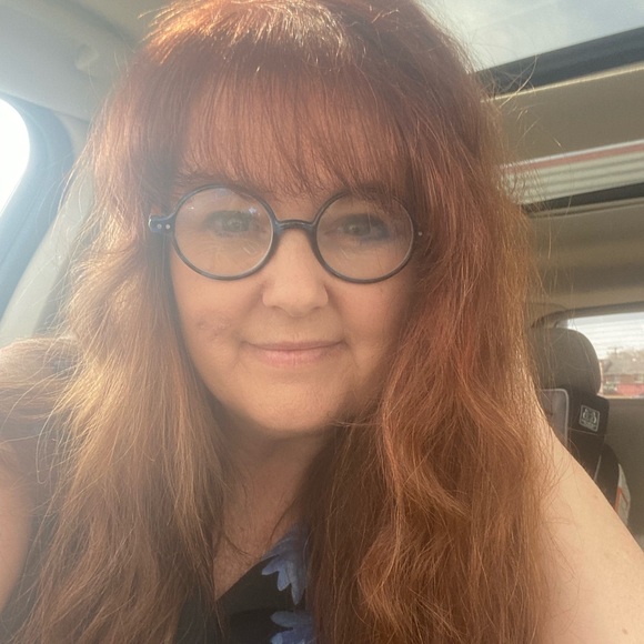 Meet your Posher, Angela - Picture 2 of 3